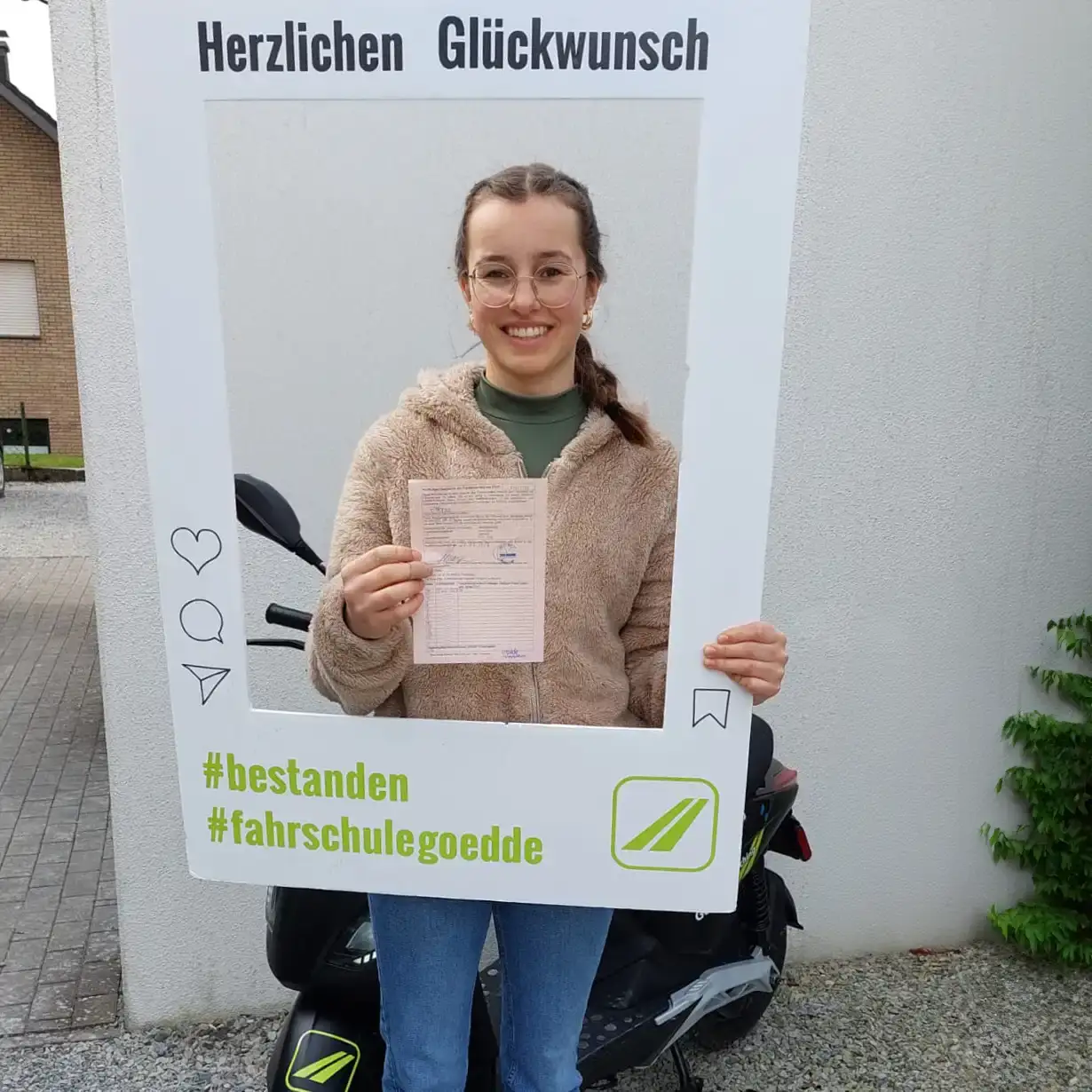Herzlichen Glückwunsch! Klasse AM Flora #bestanden #fahrschulegoedde